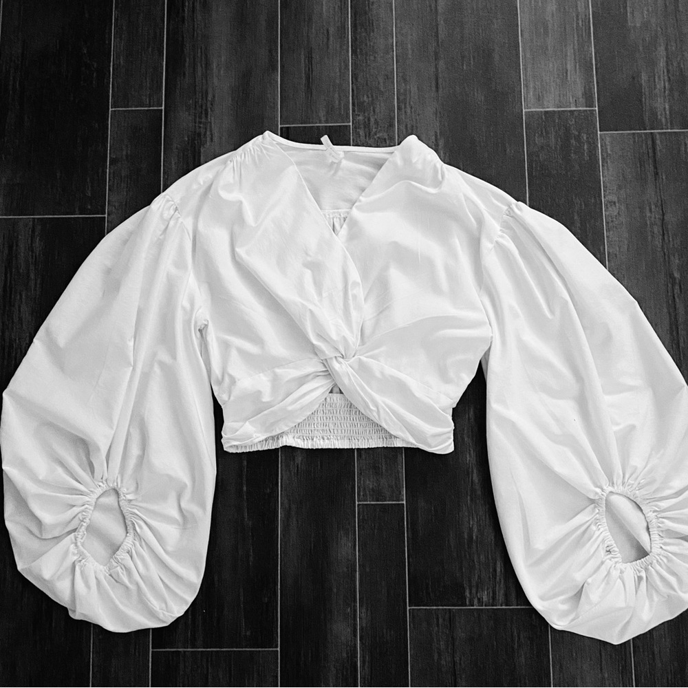 Live 4 Truth white v-neck crop top with puffer sleeves